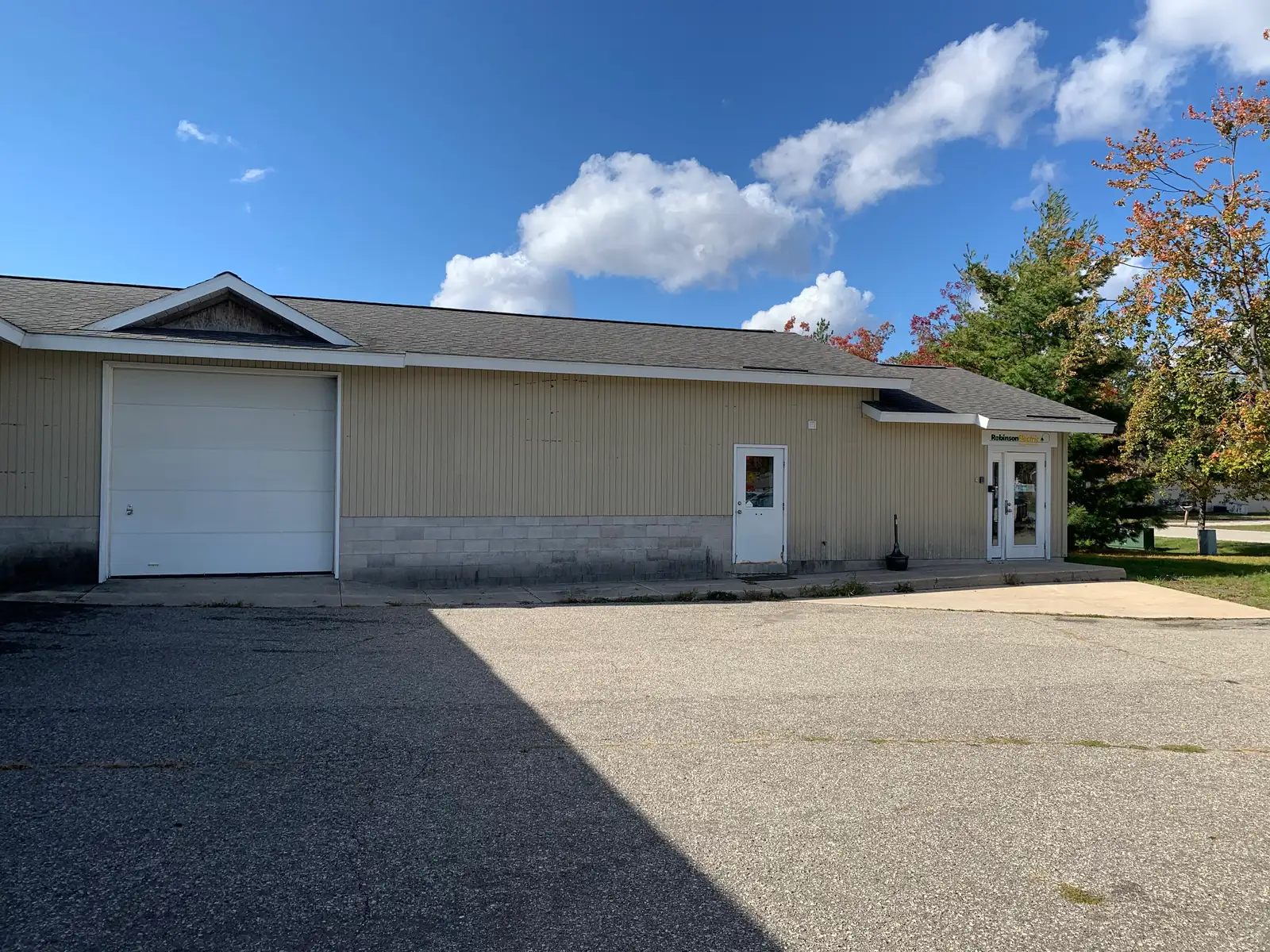 876 Robinwood Ct image 2