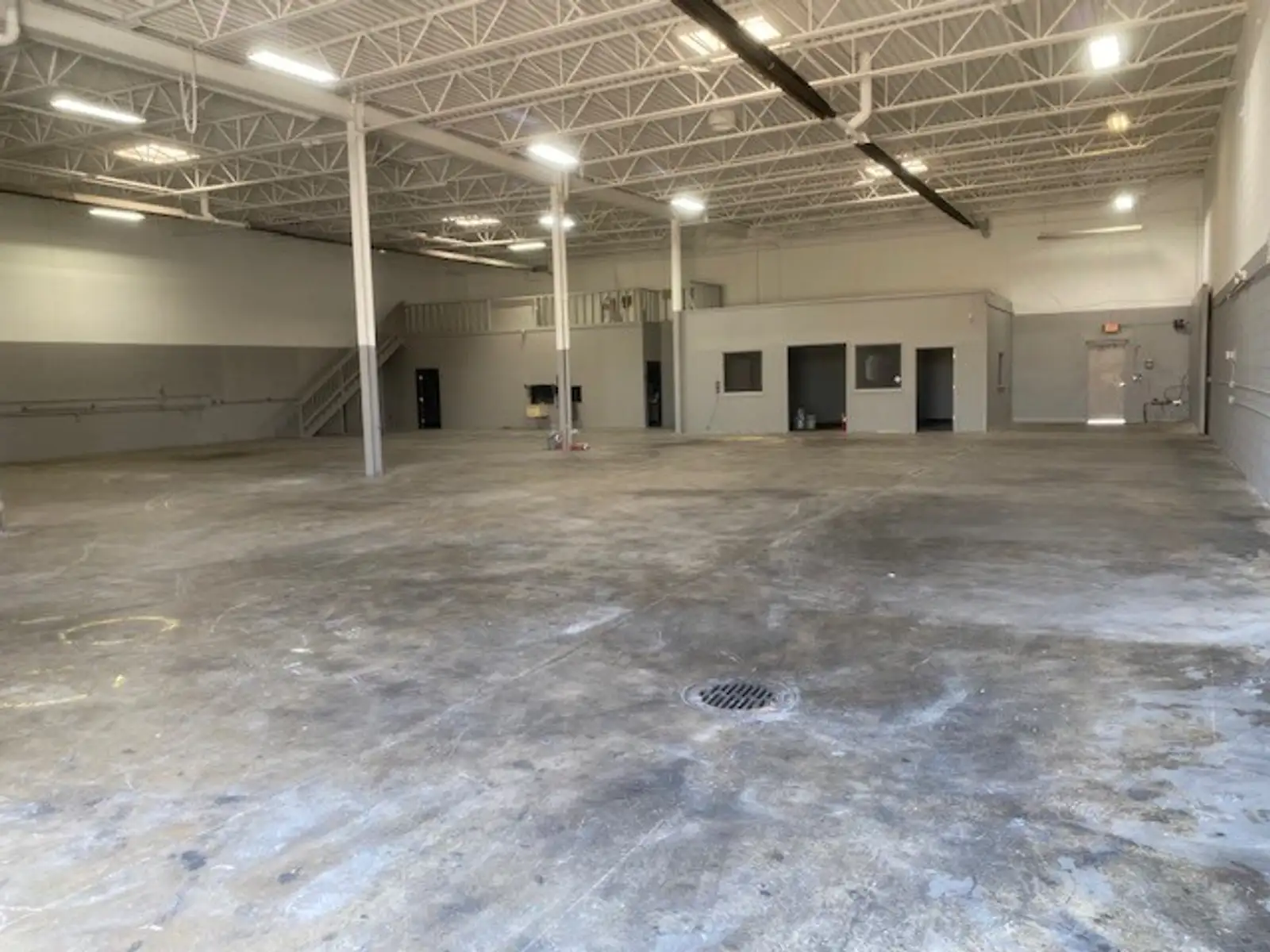 Industrial Building in Shelby Twp image 5