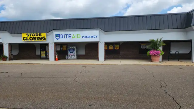 Dewitt Shopping Center thumbnail 2