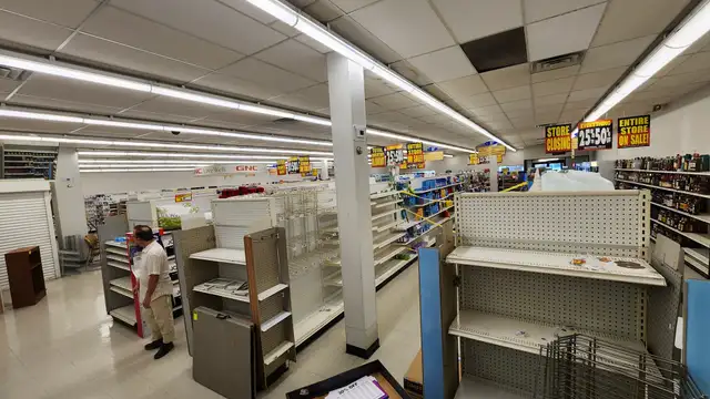 Dewitt Shopping Center thumbnail 5
