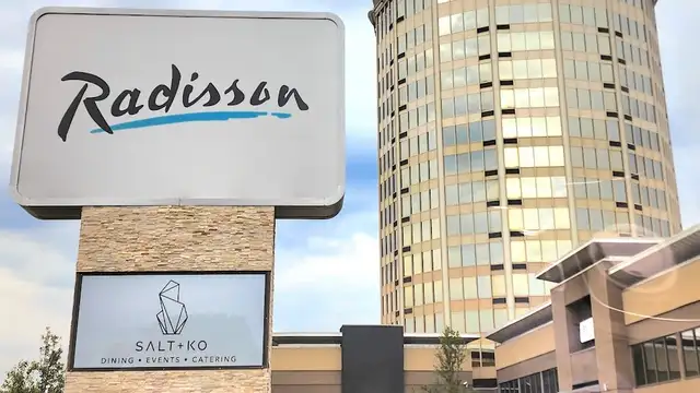 Radisson Hotel thumbnail 2