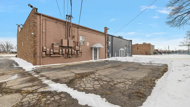 22815 Kelly Rd thumbnail 3