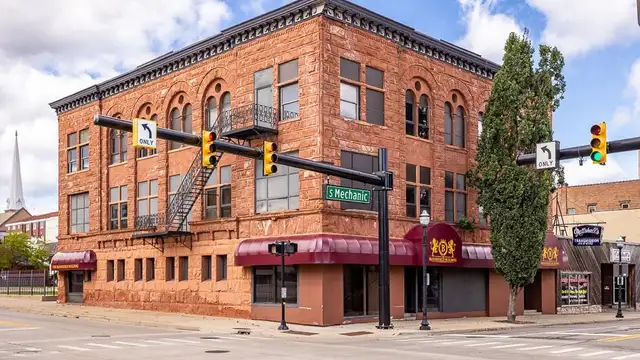 100 W Washington Ave thumbnail 3