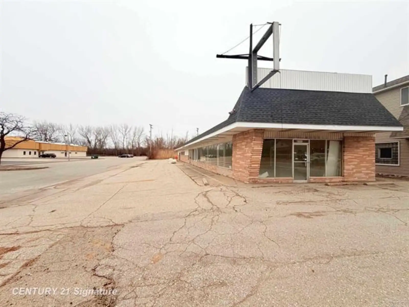 2714 Center Ave, Essexville, MI 48732