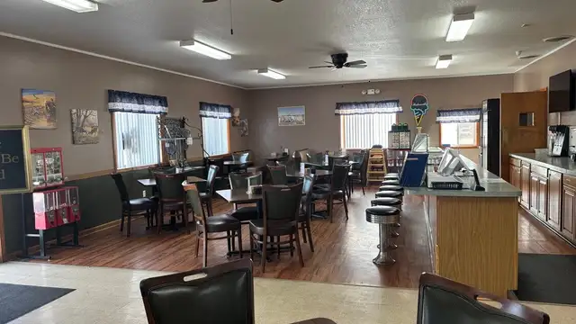 4949 Main St thumbnail 3