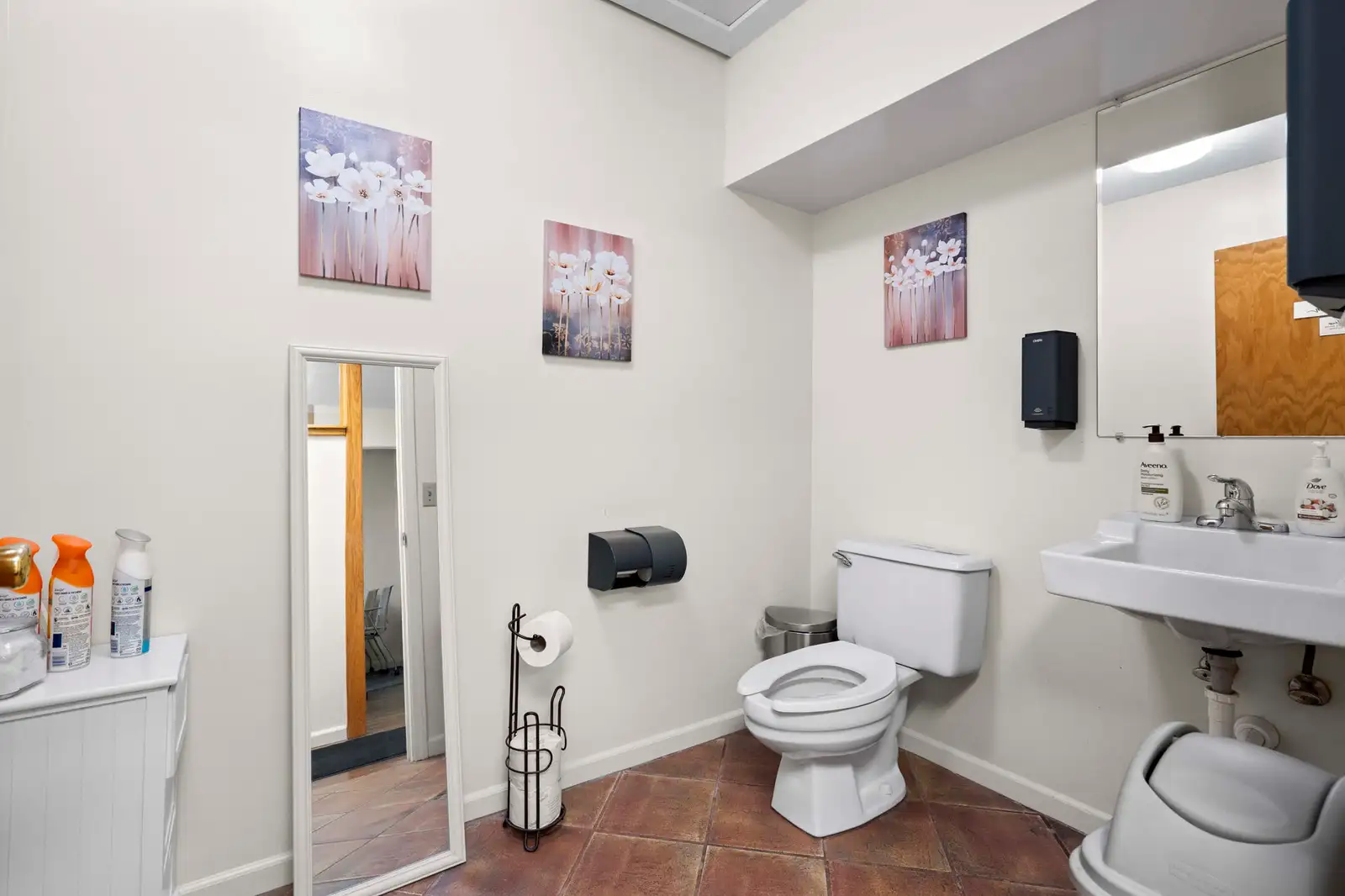 1753 Barlow St image 30