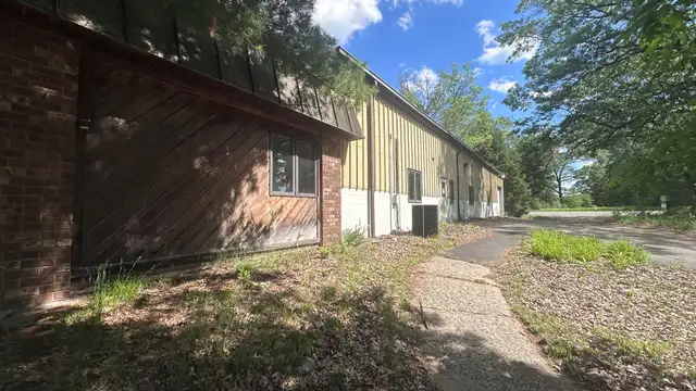 2883 Aero Park Dr thumbnail 5