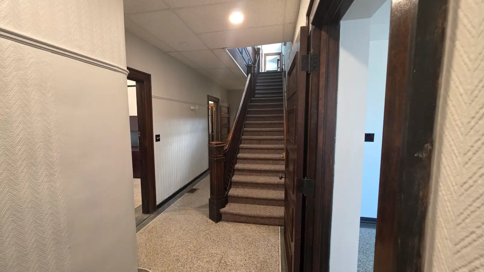 91 Cass Ave image 11