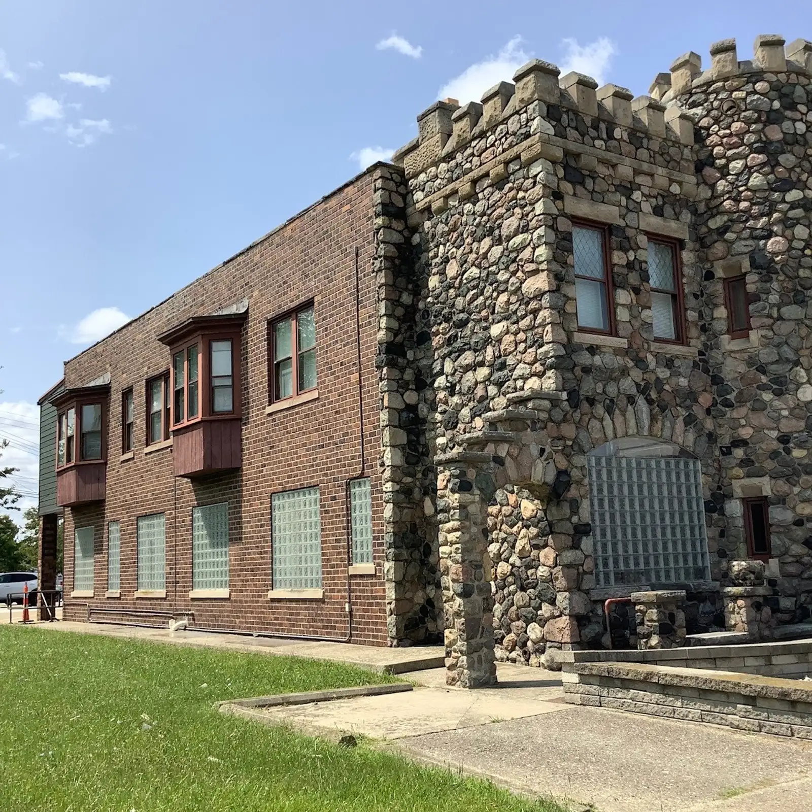91 Cass Ave image 5