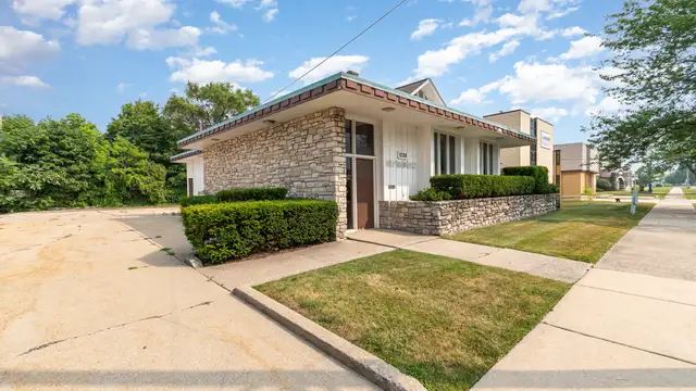 1236 N Michigan Ave thumbnail 2