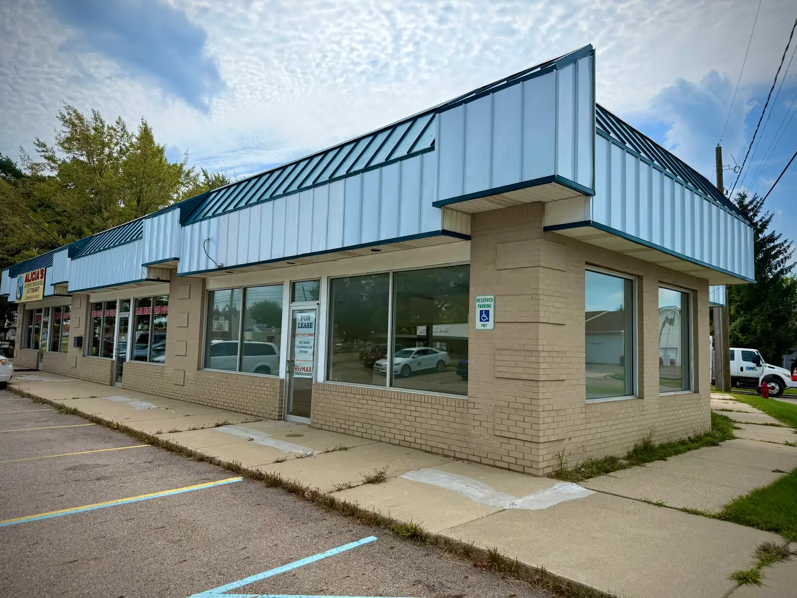 5025 N Grand River Ave, Lansing, MI 48906