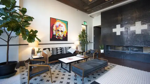 206 E Huron St thumbnail 3