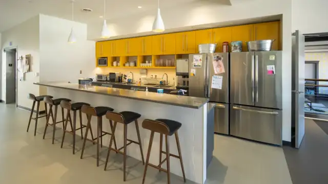 206 E Huron St thumbnail 4