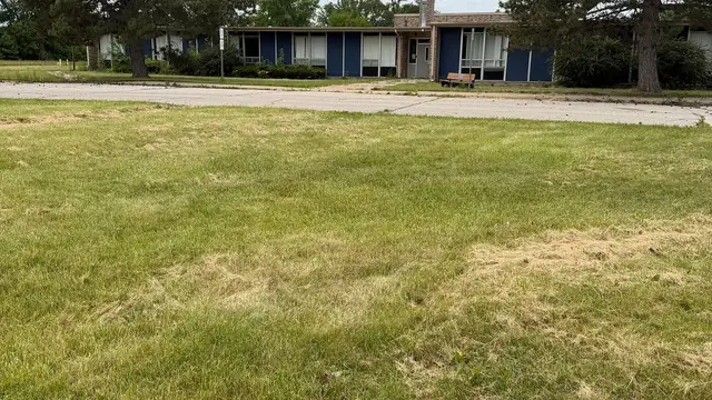 1944 Iowa Ave thumbnail 2