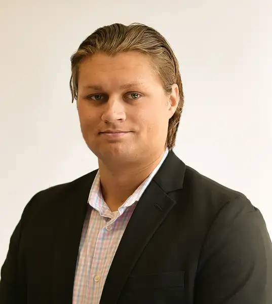 Broker Photo