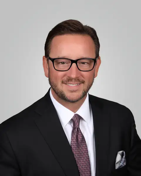 Broker Photo