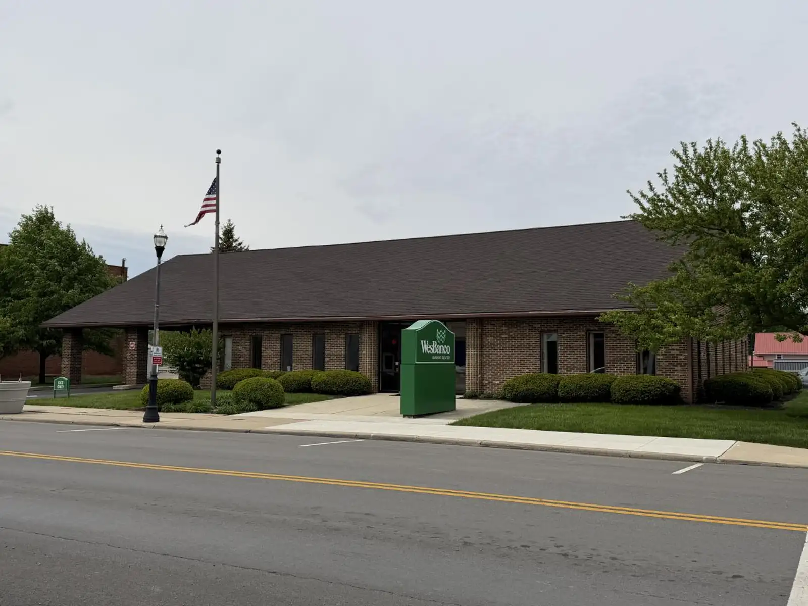124 E Main St, McComb, OH 45858