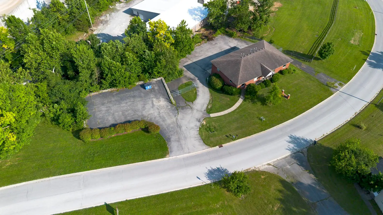 2001 Button Ln, La Grange, KY 40031