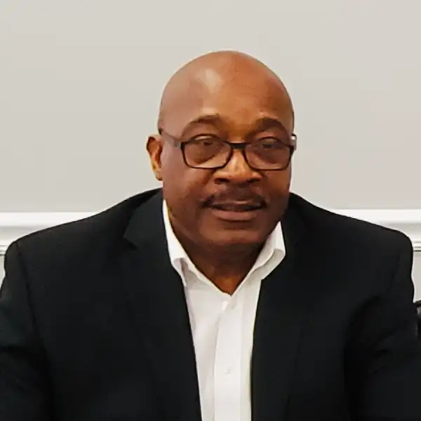 Broker Photo