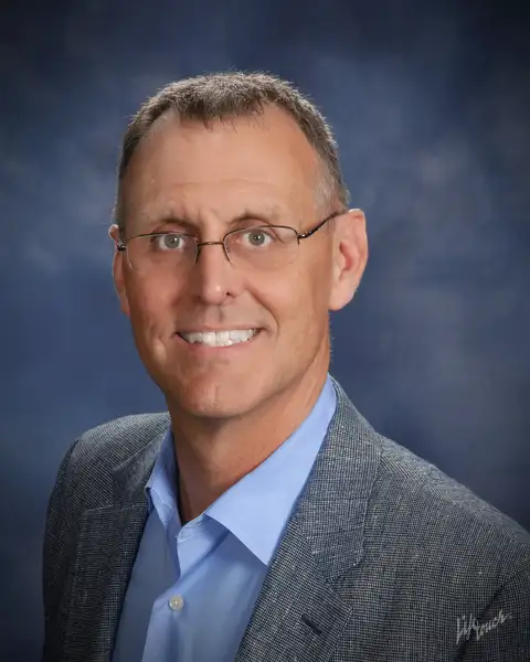 Broker Photo