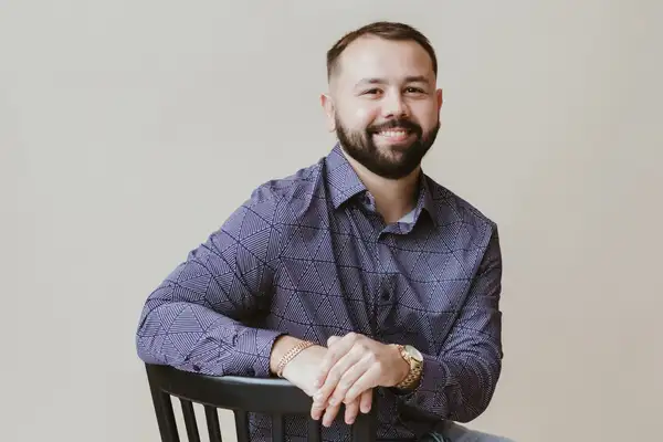 Broker Photo