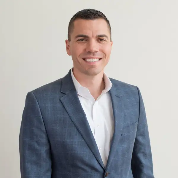 Broker Photo