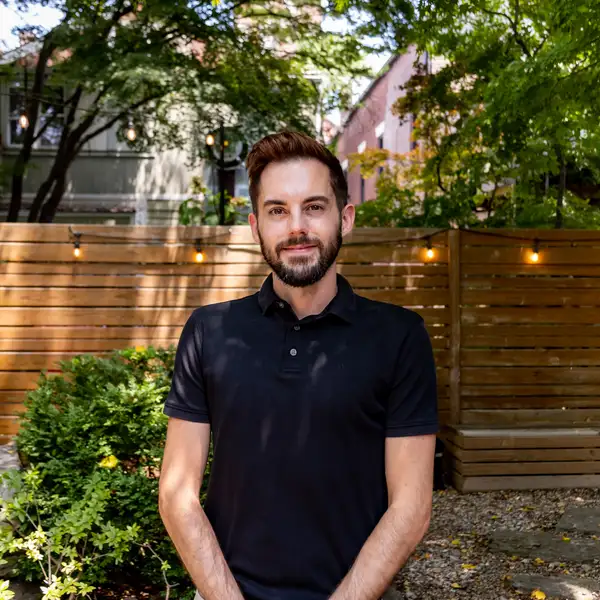 Broker Photo