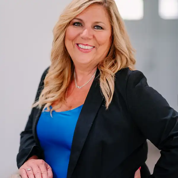 Broker Photo