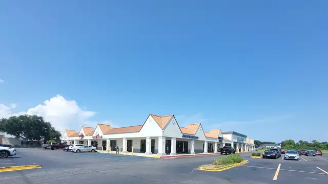 7500 Bullard Ave thumbnail 4