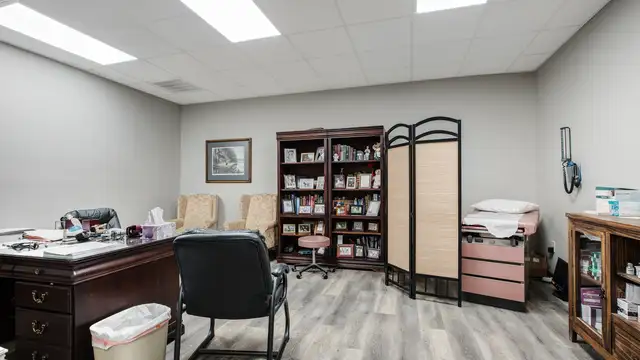 222 E Main St Executive Suites thumbnail 5
