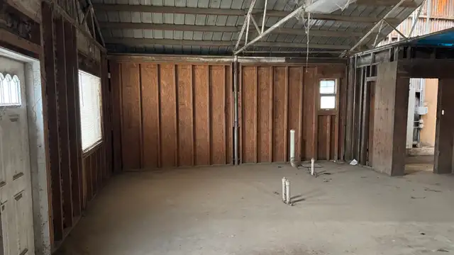 Industrial Warehouse with great mid-city access to I-49! thumbnail 5