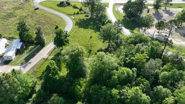 30525 Strawberry Ln thumbnail 2