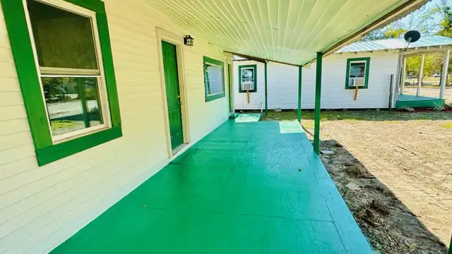 1011 Wilkinson St thumbnail 3