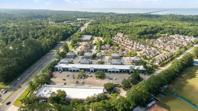 Mandeville Flexible Office & Retail For Lease thumbnail 3