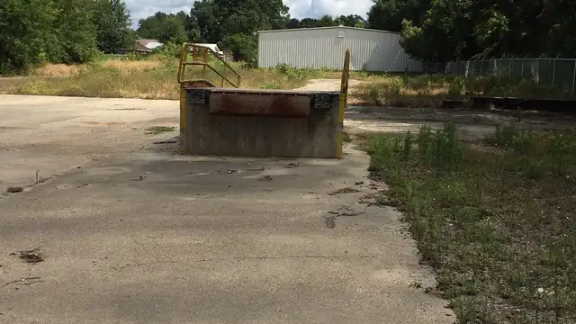 Industrial w/ Yard thumbnail 2
