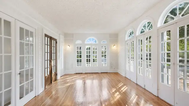 $699,000 - Broadmoor 6 plex thumbnail 4