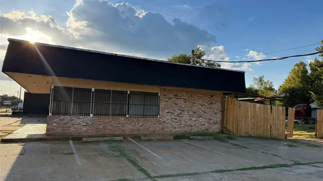 3120 Hollywood Ave thumbnail 4