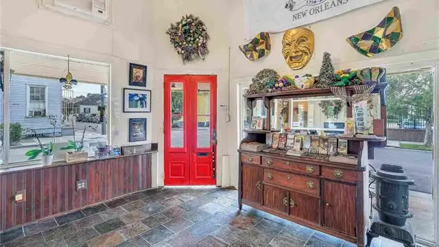 1001 Marigny St thumbnail 5
