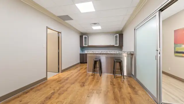 Professional Suites For Lease - 128 Demanade Blvd thumbnail 3
