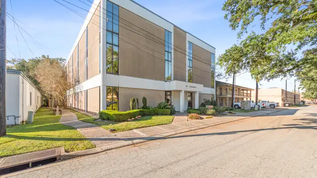 Professional Suites For Lease - 128 Demanade Blvd thumbnail 2