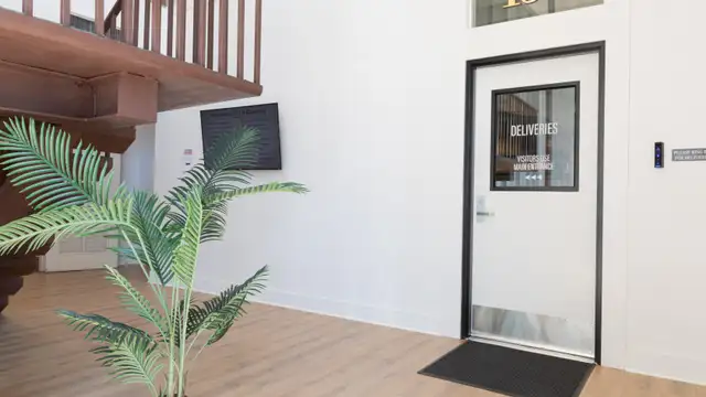 2121 N Causeway Blvd thumbnail 4
