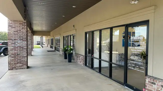 Suite 707 - Retail/ Office Space Available thumbnail 3