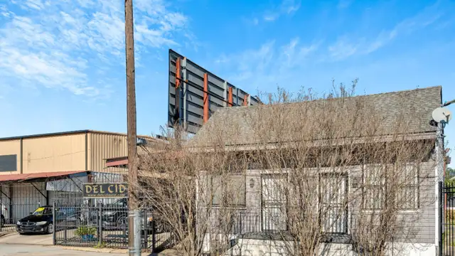 Prime Investment Property, Retail, 3 Buildings, Land thumbnail 4