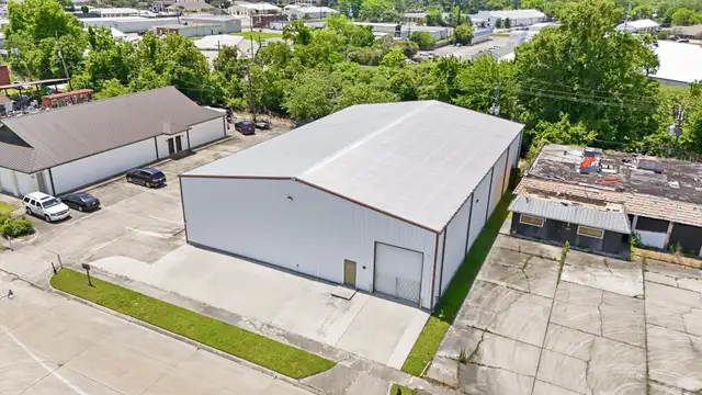 Turn-Key 2021-Built Warehouse | 3 Roll-Up Doors | Three-Phase Power thumbnail 3