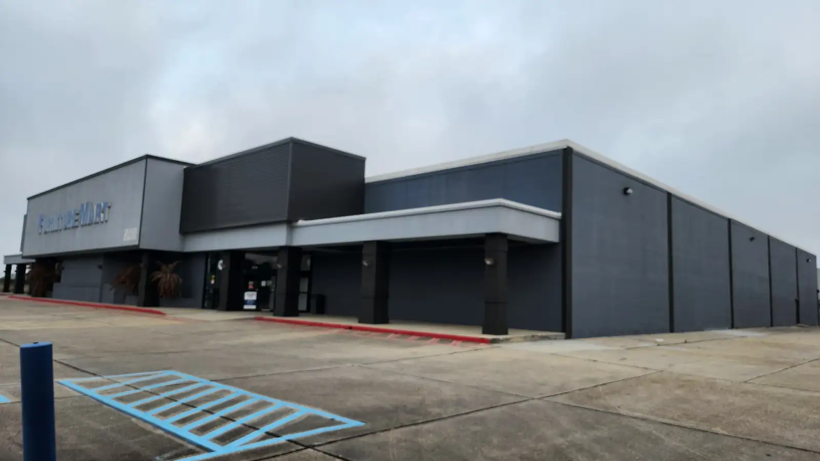 Lease Space - *SIGNIFICANT PRICE REDUCTION * I-10 Visibility at Read Boulevard