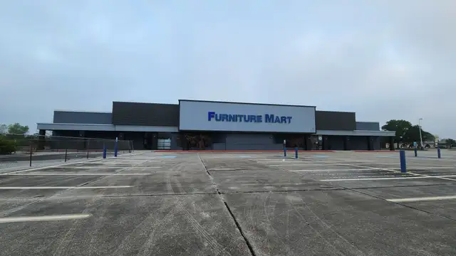 Lease Space - *SIGNIFICANT PRICE REDUCTION * I-10 Visibility at Read Boulevard thumbnail 3