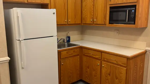 Well Located Office thumbnail 4
