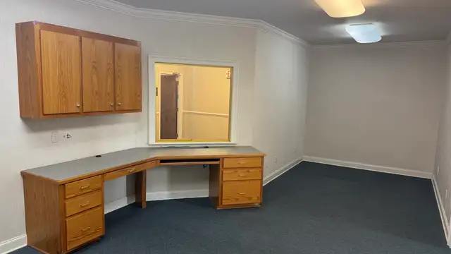 Well Located Office thumbnail 2