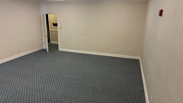 Well Located Office thumbnail 3