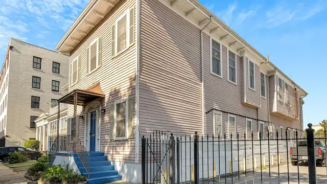 Uptown Assemblage with Up to 45% Tax Credit Potential thumbnail 2